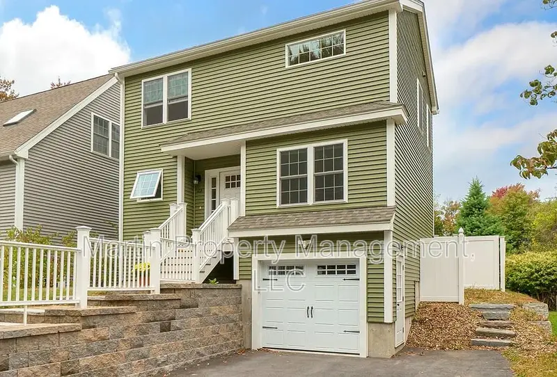 Littleton House: 25 Dahlia Drive