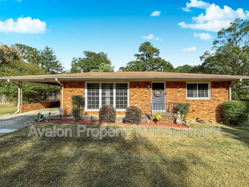 Powder Springs House: 4065 Old Austell Rd