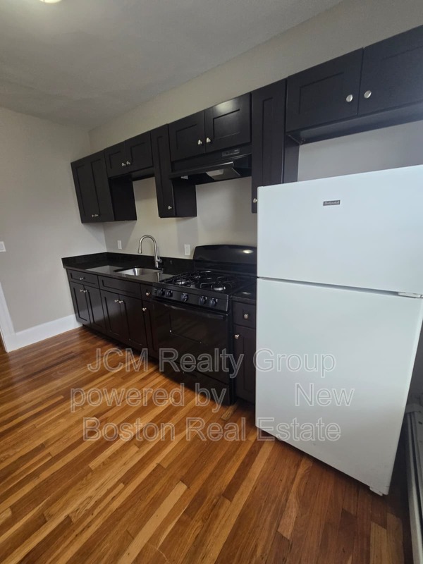Lynn Condo: 23 Mall Street