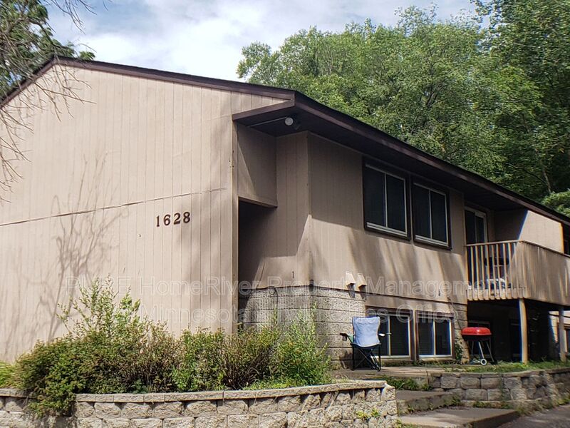 Saint Paul Apartment: 1628 Cumberland St