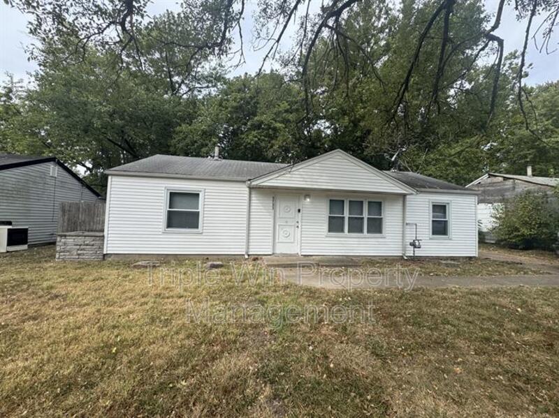 Saint Louis House: 9733 Dennis Drive