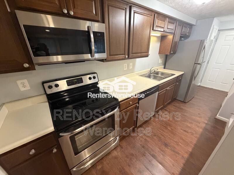 Edgewood House: 907 Woodbridge