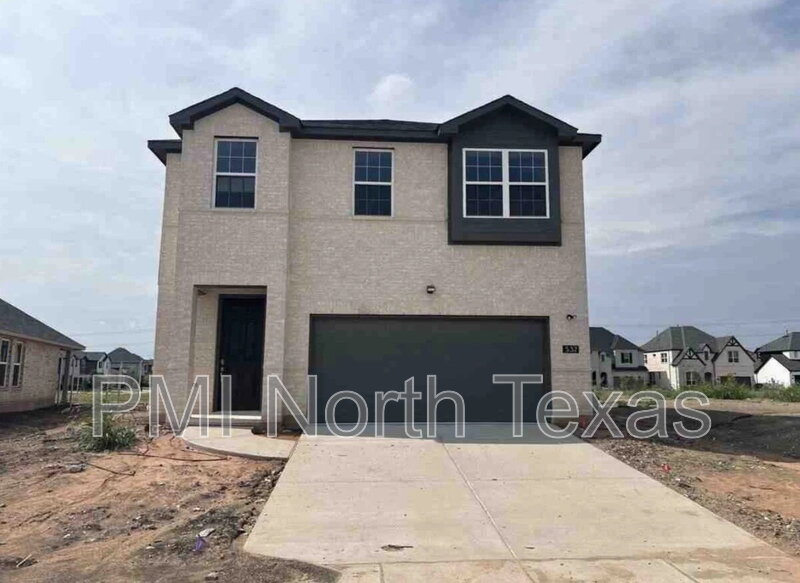 Celina House: 532 Chianti Dr