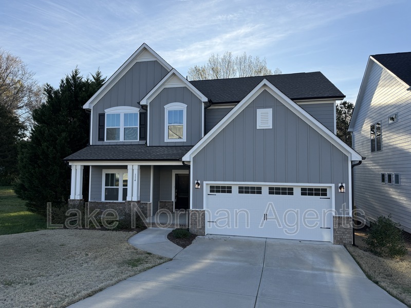 Mooresville House: 114 Ryan Ln