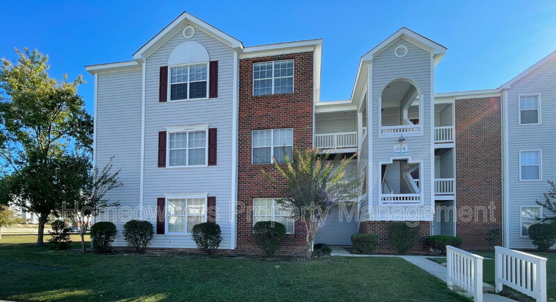 Fayetteville House: 224 Waterdown Dr