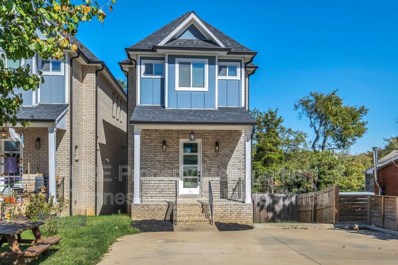 Nashville House: 412 Mercomatic Dr