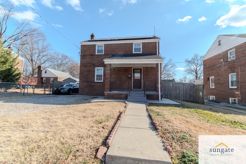 Hyattsville House: 5615 Queens Chapel Rd