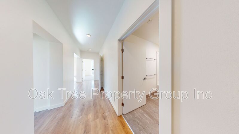 Oakland House: 532 Union St