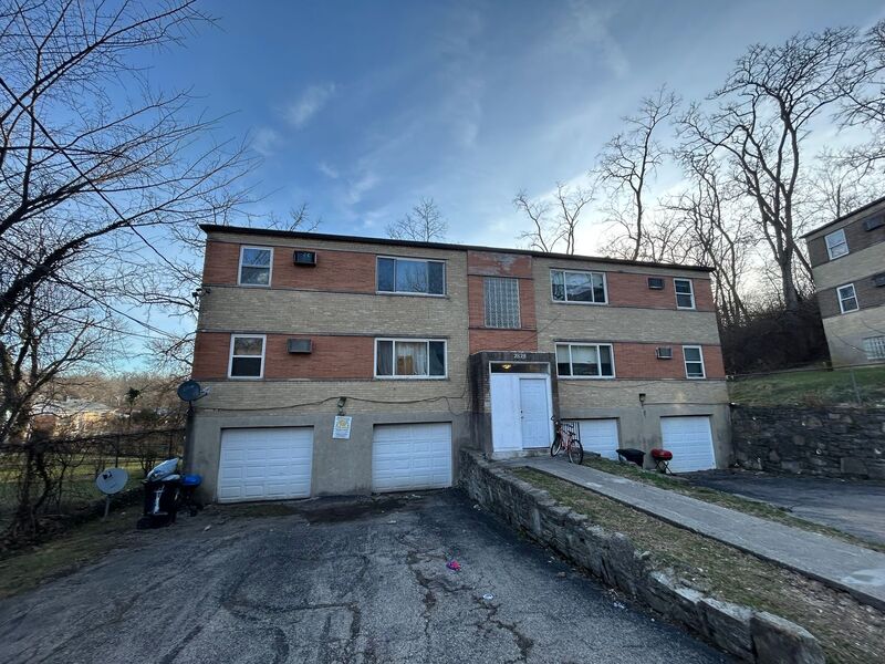 Cincinnati Condo: 2828 Westknolls Lane