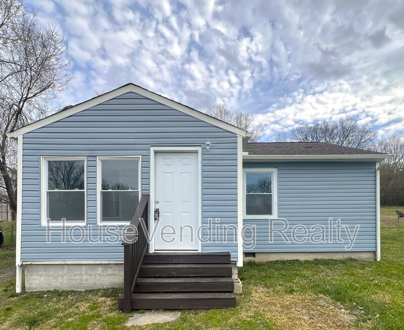 Maryville House: 318 Main Rd.