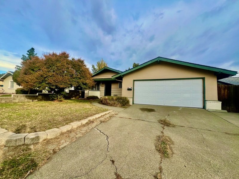 Vacaville House: 280 Markham Ave