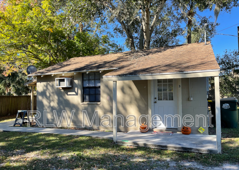 Umatilla House: 30 Lakeside Avenue
