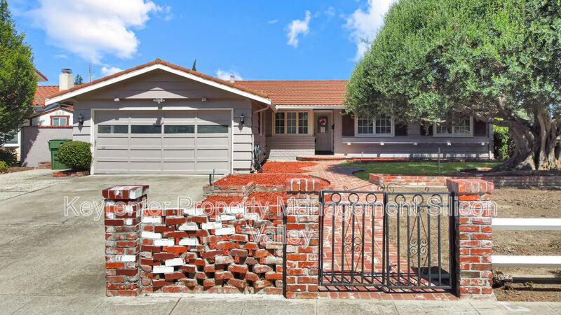 Santa Clara House: 373 Redwood Ave