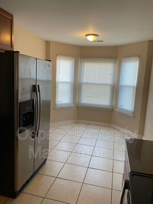 Charming 3-Bedroom Home with Garage in Virginia Beach - Photo 5