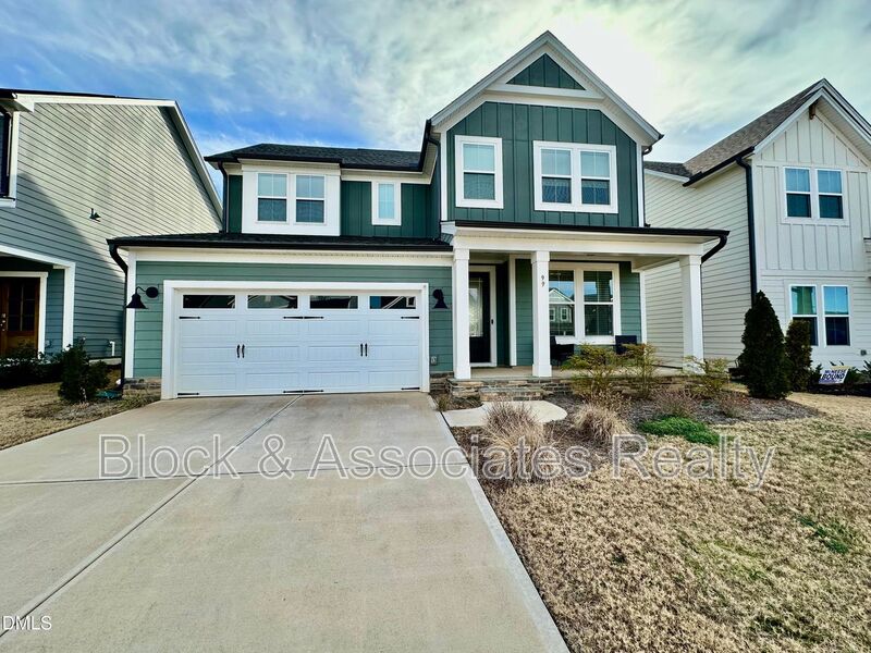 Fuquay Varina House: 99 Daybreak Way