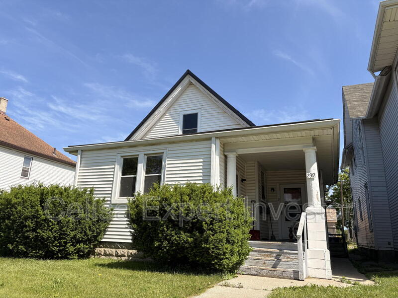 Fort Wayne Condo: 239 East Woodland Ave