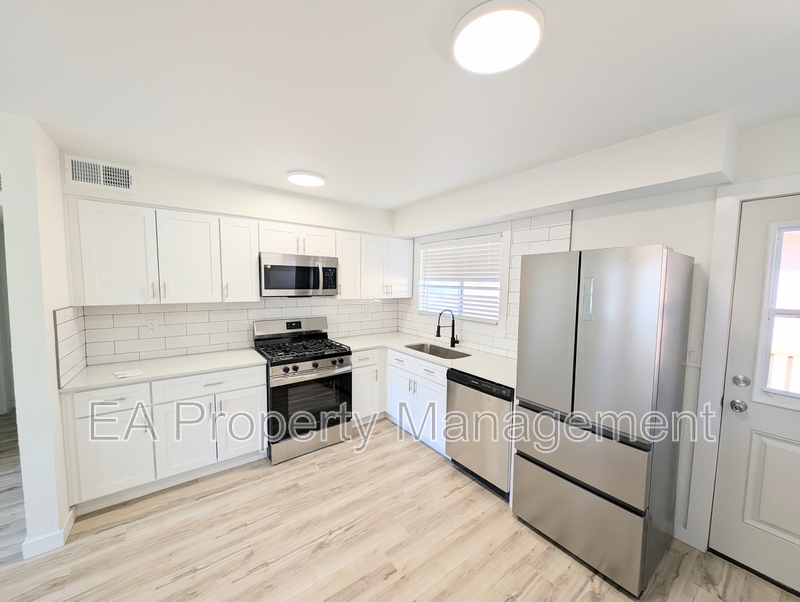 Albuquerque House: 3712 Bryn Mawr Dr NE
