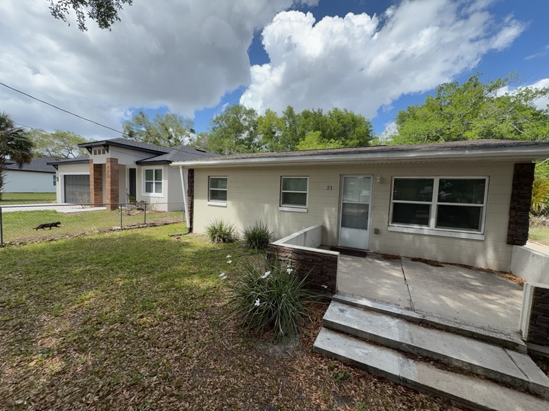 Apopka House: 21 W 7th St