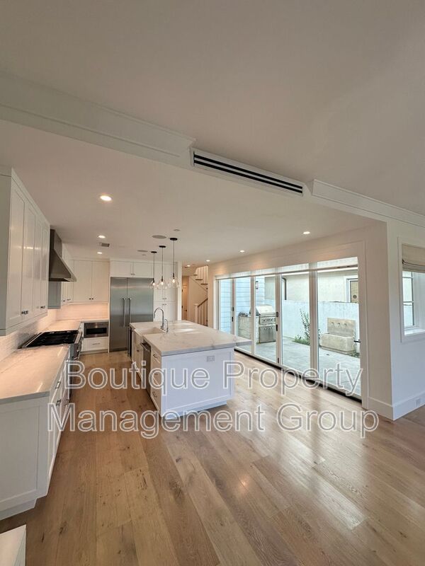 Corona Del Mar House: 514 Avocado Avenue