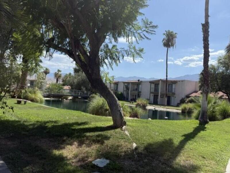 Cathedral City Condo: 45 Lakeview Circle - -