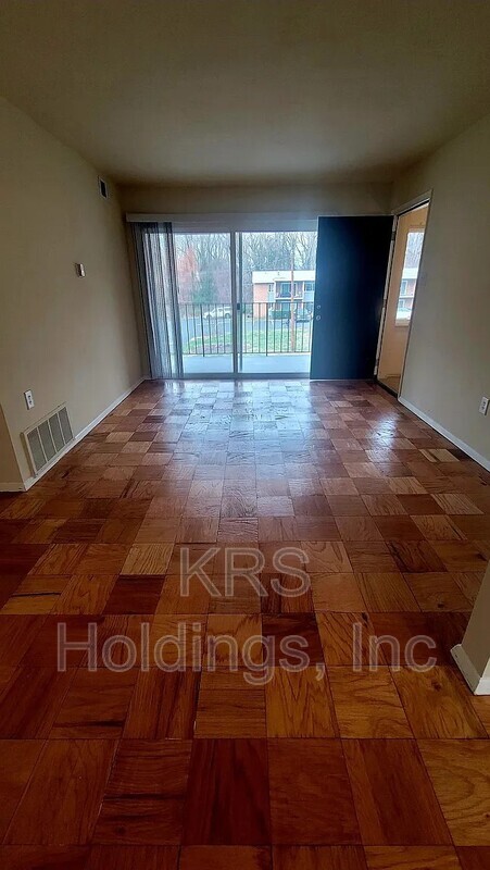 Richmond Apartment: 1700 The Carlisle Apartments
