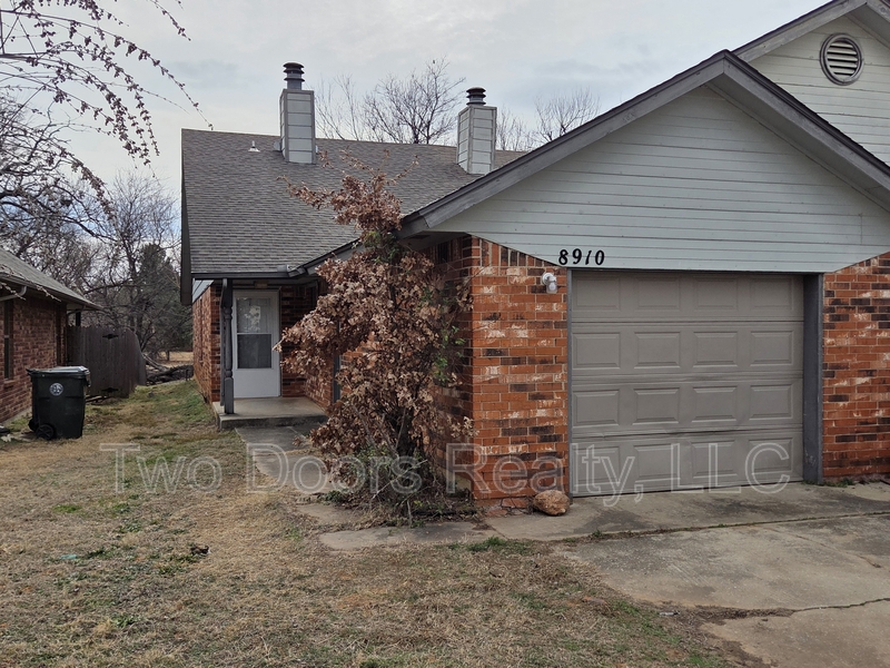 Midwest City House: 8910 Oak Valley Dr