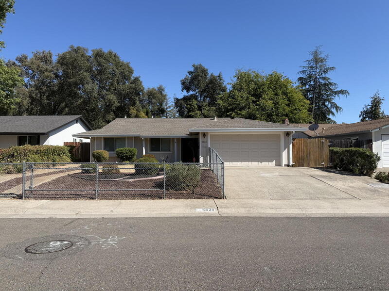 Orangevale House: 5620 Greenacres Way