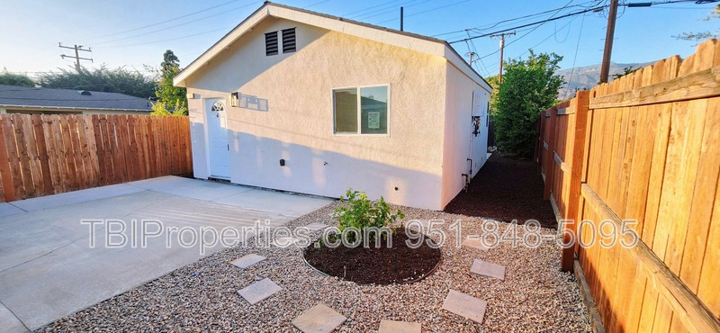 San Bernardino House: 156 E Marshall Blvd #2