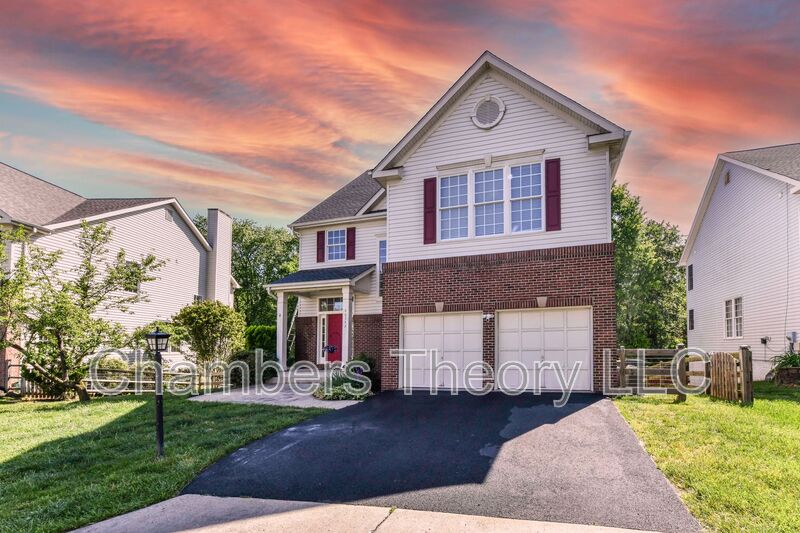 Sterling House: 46342 Summerhill Place