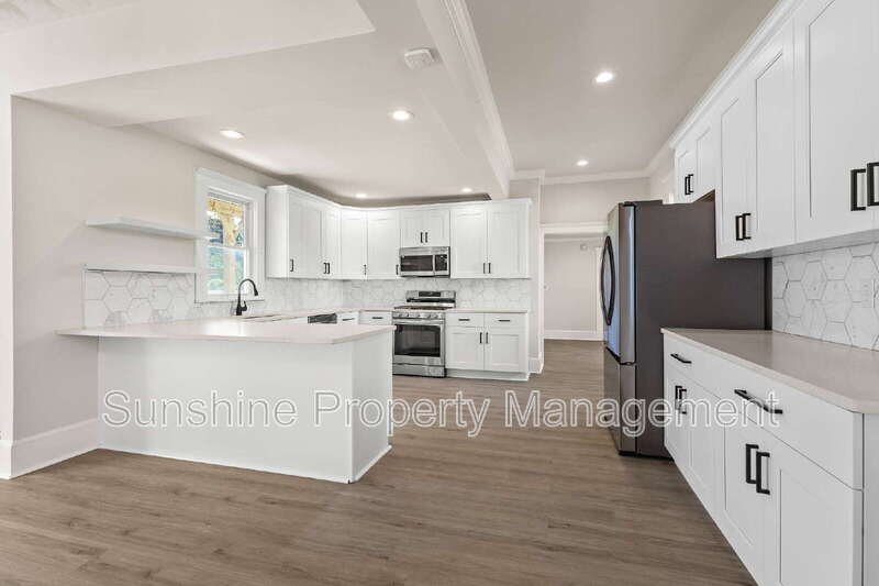 Hampton House: 110 South Willard Avenue