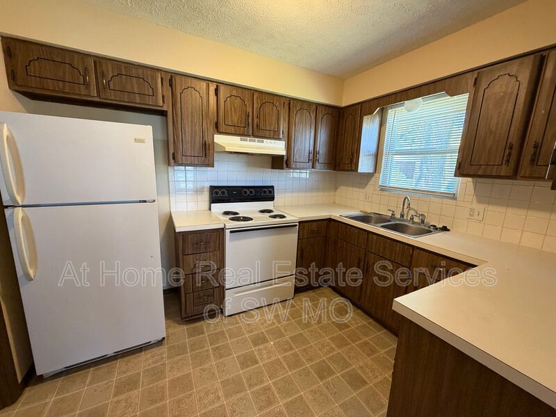 Springfield Condo: 3354 E Portland
