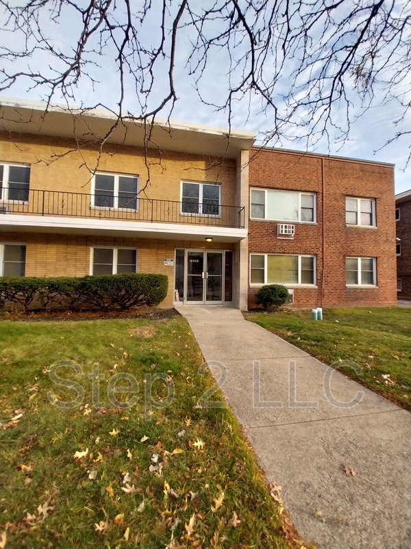 Cleveland Condo: 17808 Lakeshore Boulevard - 106