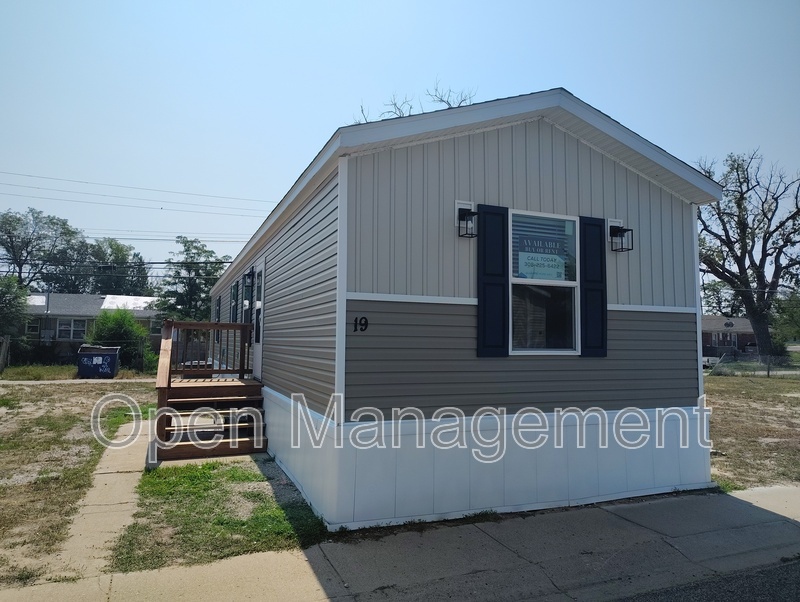 Gering House: 120 Terry Blvd