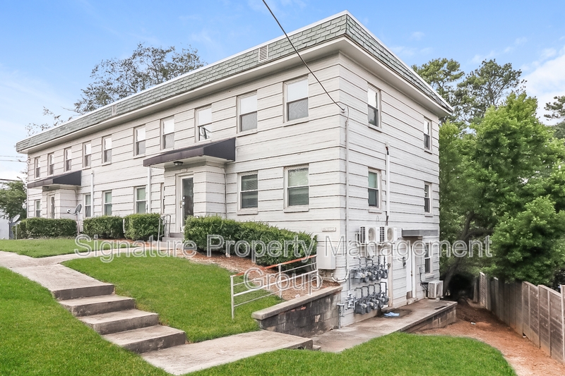 Atlanta House: 1990-3 Rockledge Road Northeast