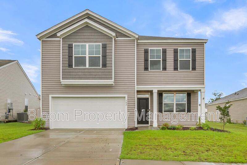 Summerville House: 502 Lake Ridge Boulevard