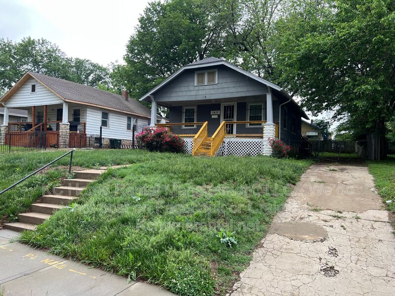 Kansas City House: 2430 E 67th Terrace