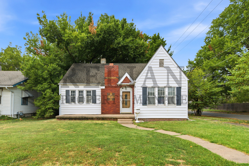 Wichita House: 703 South Grove Dr
