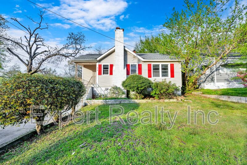 Midfield House: 616 Rutledge Drive