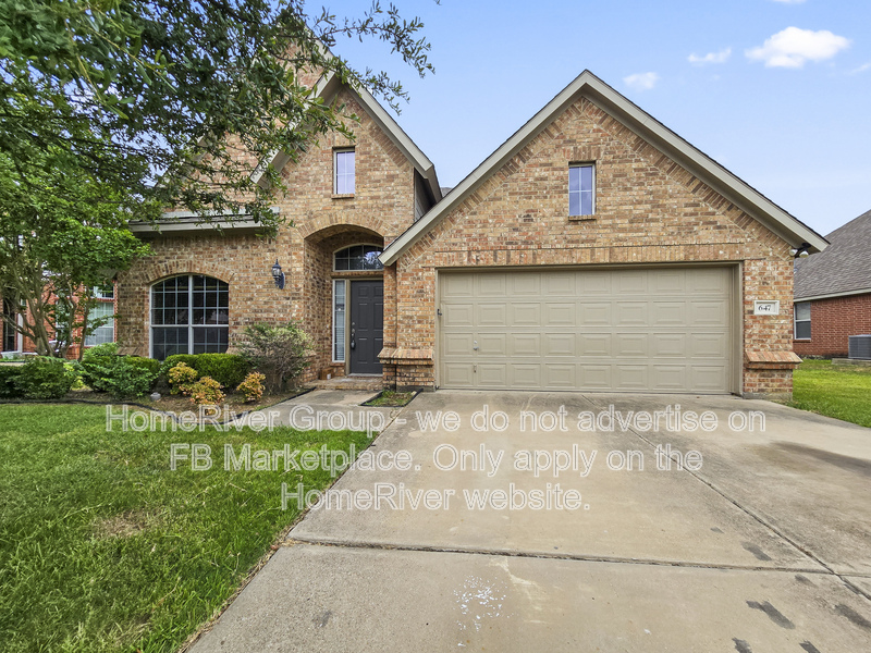 Grand Prairie House: 647 E Sandra Ln