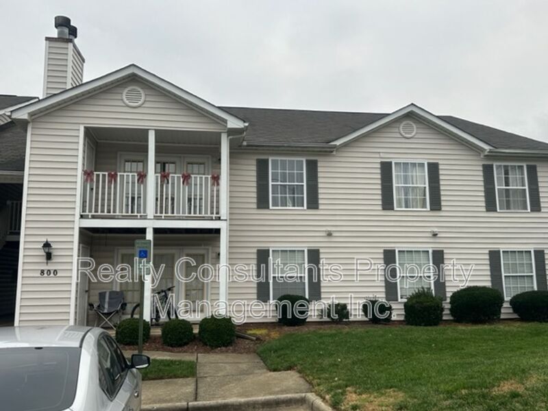 Greensboro House: 800-C Folly Court