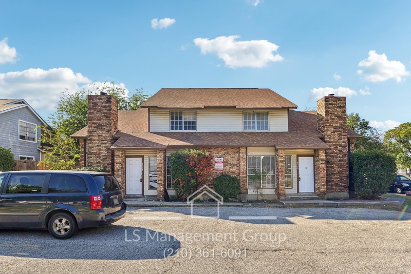 San Antonio House: 6704 Windsor Hollow Drive