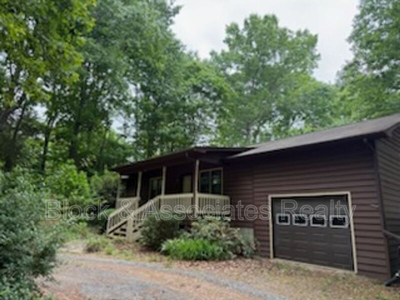 Asheboro House: 3077 NC HWY 49S