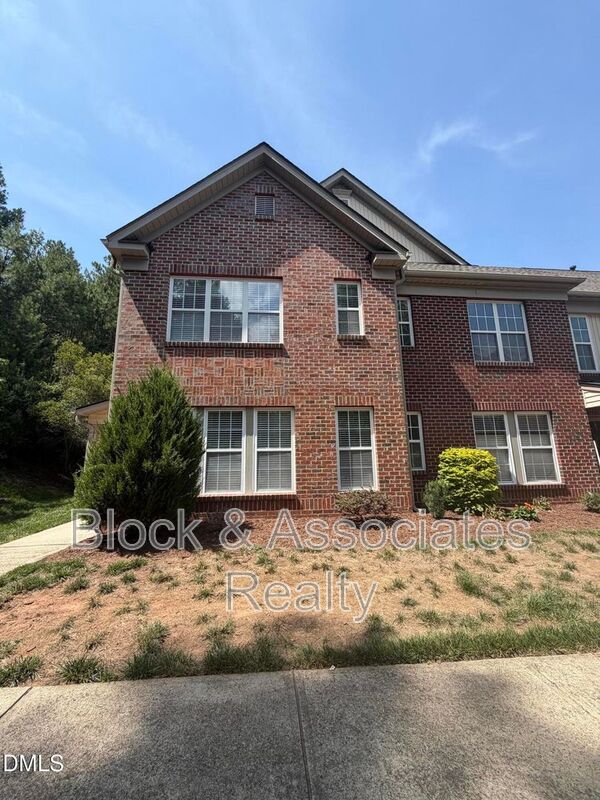 Raleigh House: 9915 Wasser Ct