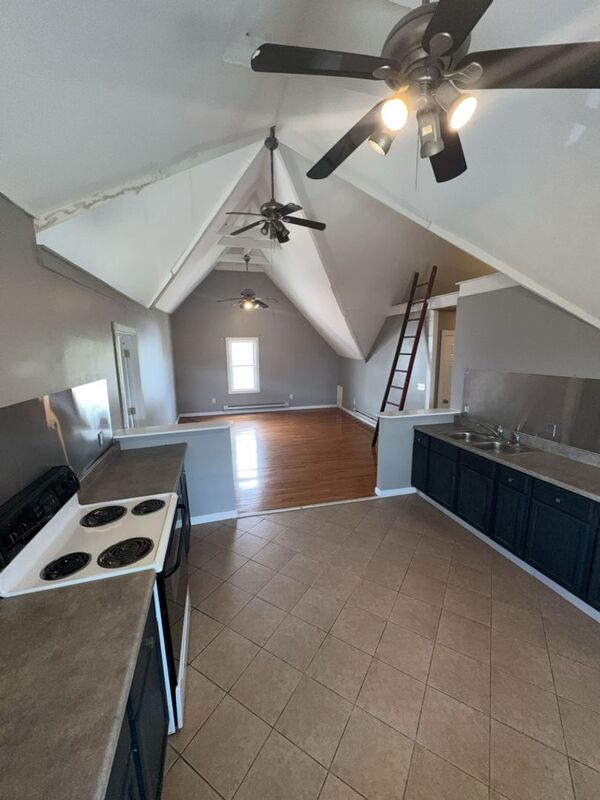 Scranton House: 746-748 River Street