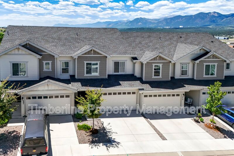 Monument House: 811 Marine Corps Dr