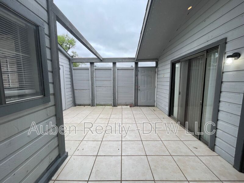 Hurst Condo: 602 Bellaire - Unit A