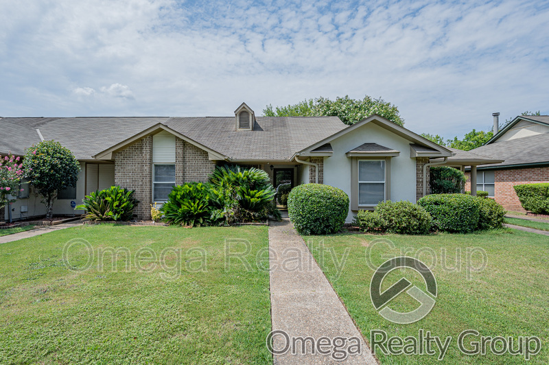 Montgomery House: 5917 Carmel Dr