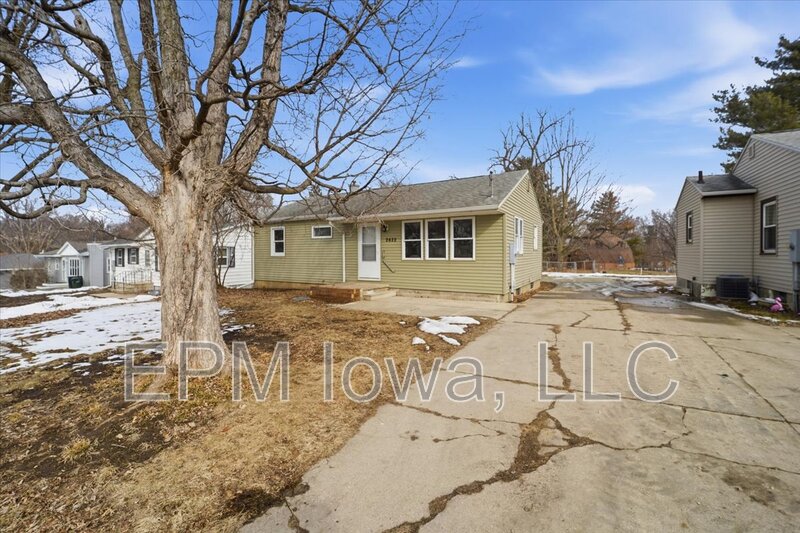 Cedar Falls House: 2622 Garden Avenue
