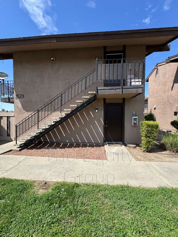 Visalia House: 3523 W Campus Ave -1