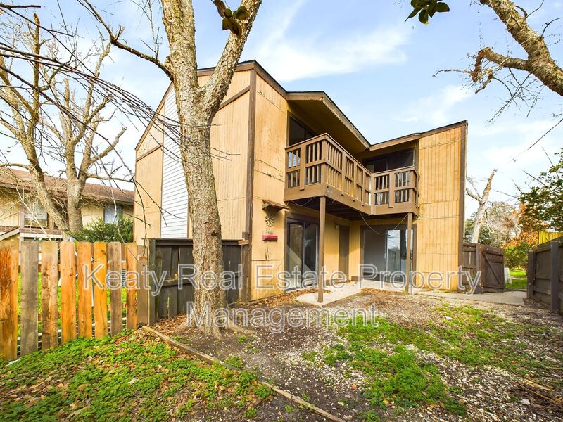 Lafayette House: 301 Cougar Ridge